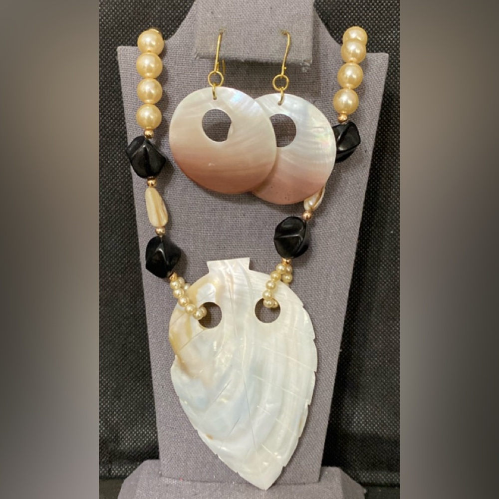 #2 - Vintage mother of pearl pendant necklace with matching dangling earrings